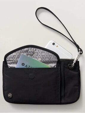 Athleta Coffee Run clutch, black